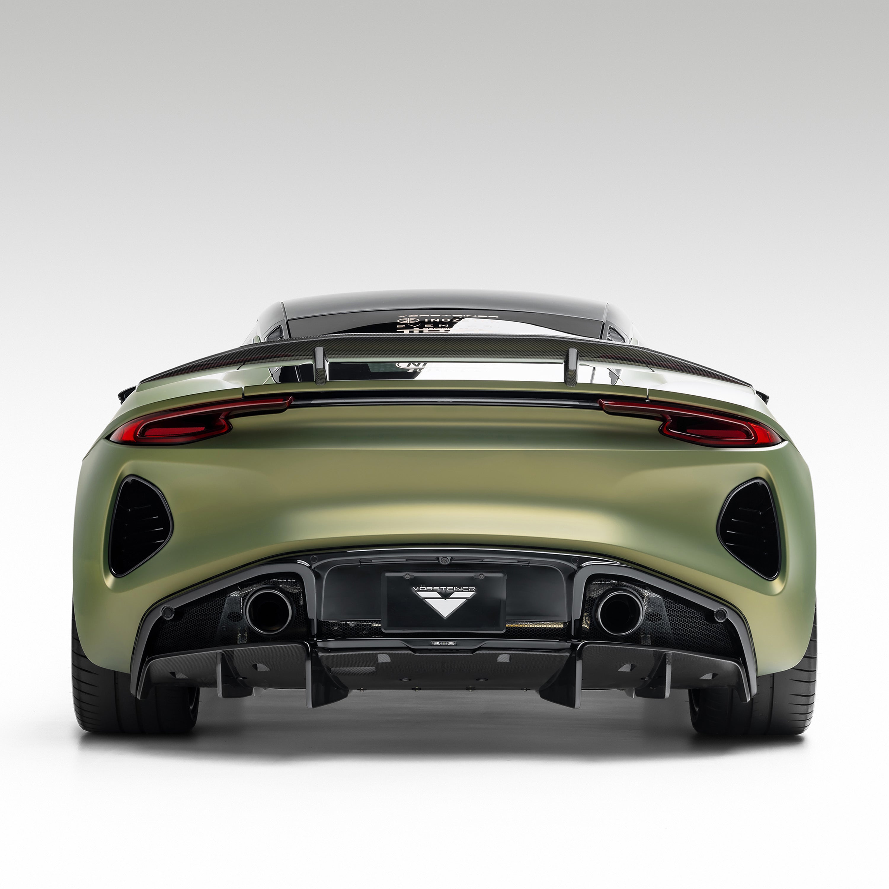 Emira carbon rear wing, straight-on rear view