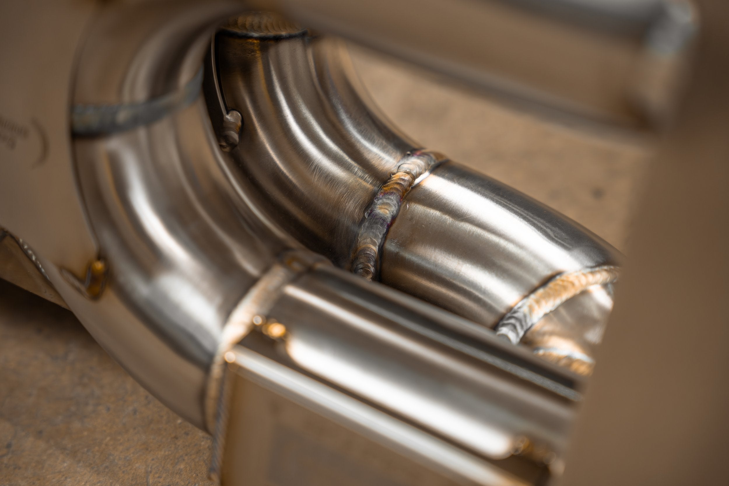 Valvetronic Designs F1 Exhaust Porsche 991.2 GT2 RS manufacturer gallery: curved parallel tubes and their welded seams