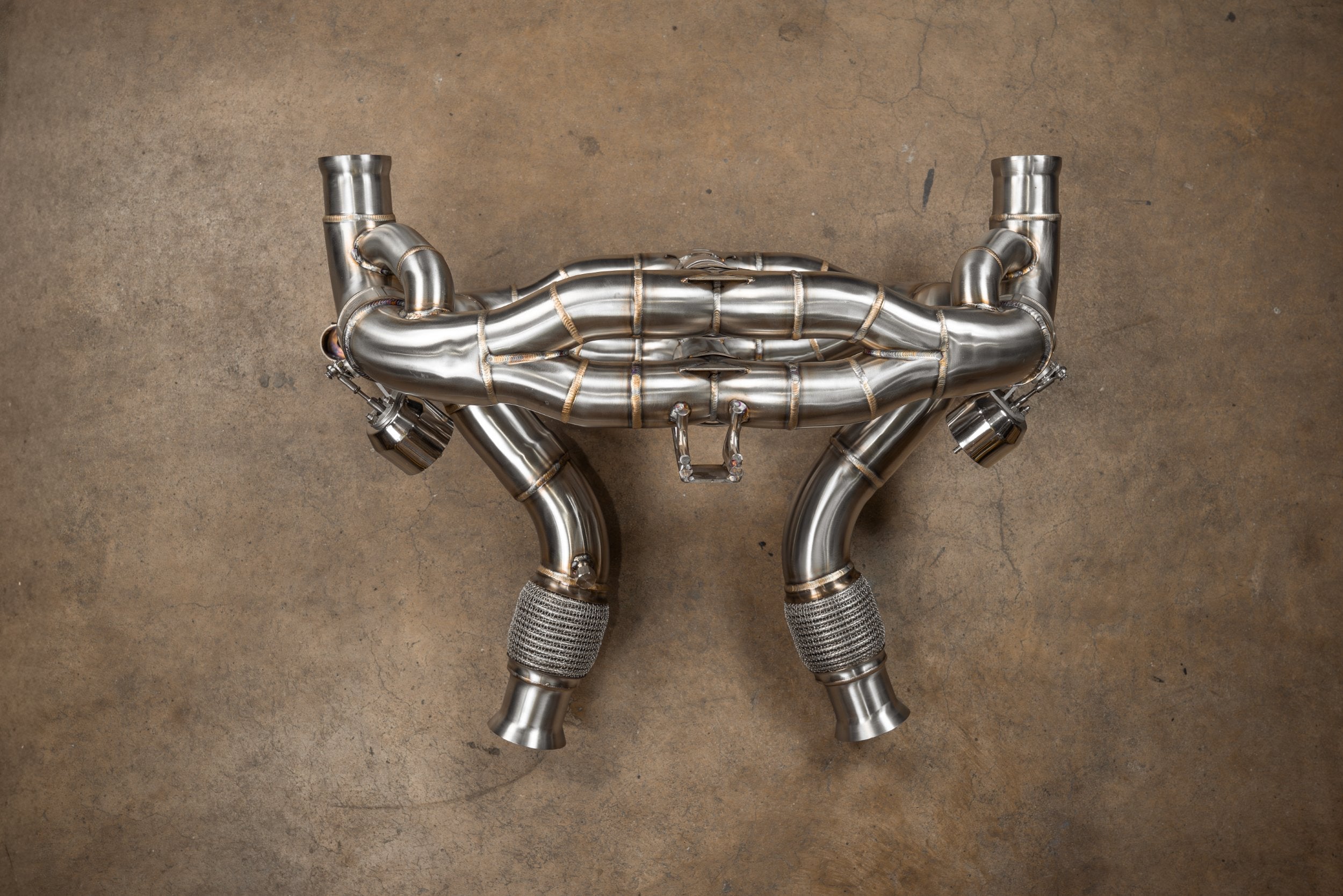 Stainless F1 exhaust Porsche Carrera GT: rear pipe routing
