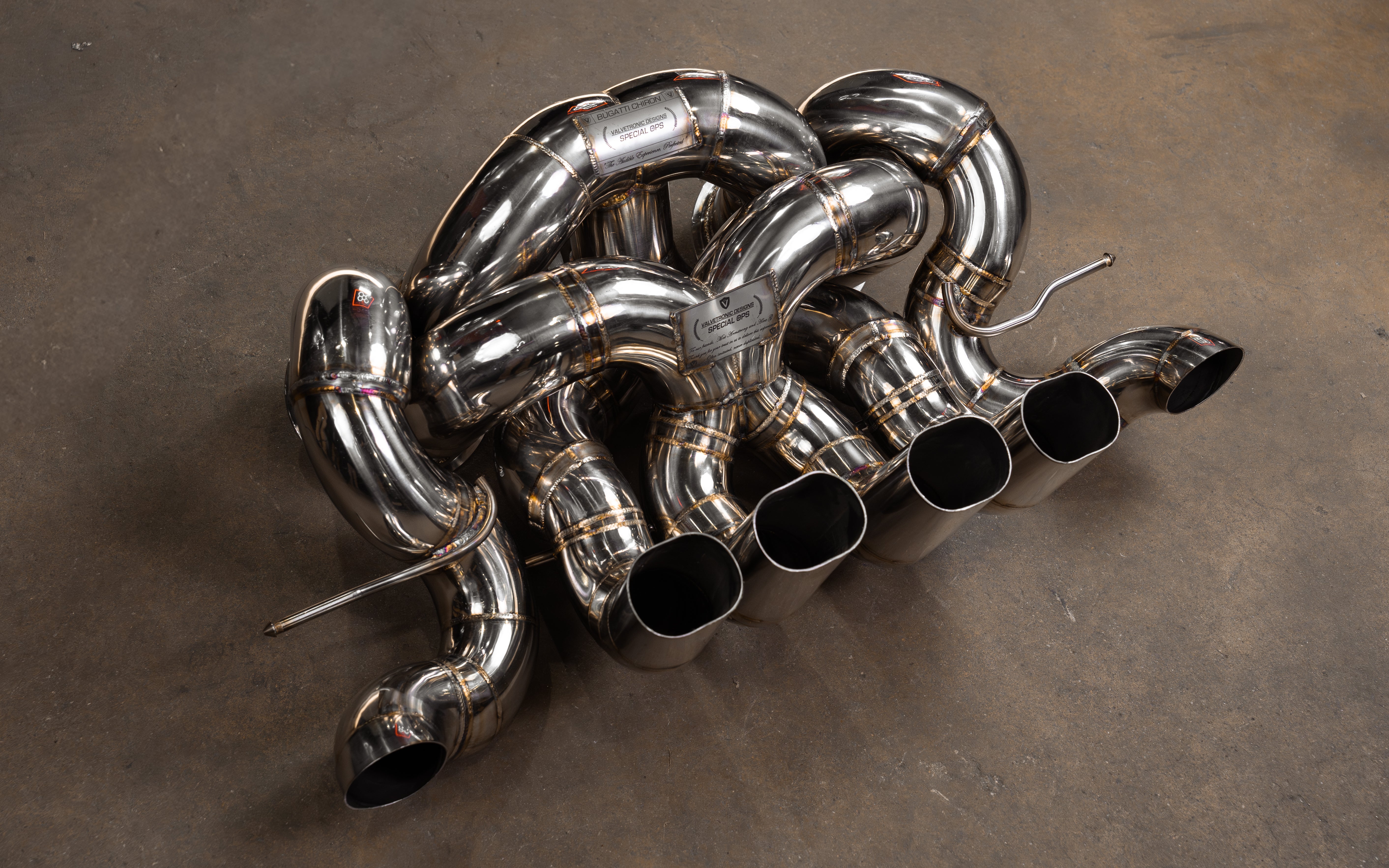 Valvetronic Designs F1 Exhaust Bugatti Chiron Pur Sport manufacturer gallery: complete exhaust with four center outlets facing forward