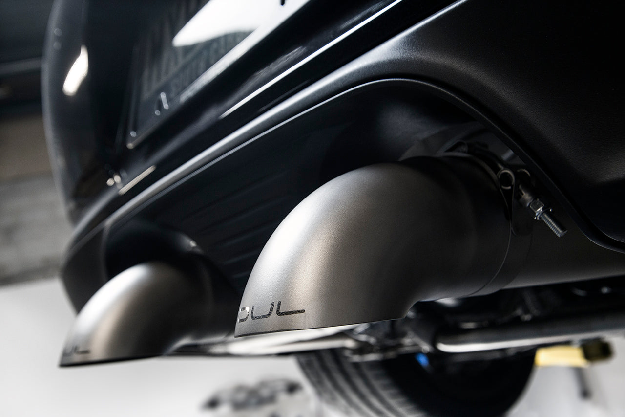 Soul 991.2 Carrera PSE trackback turbo back exhaust: close-up of installed tips in the bumper