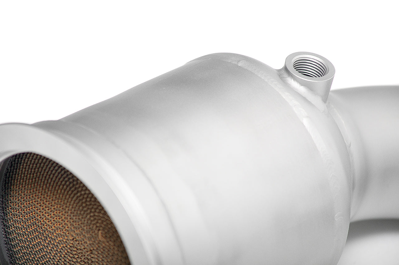 Soul 992.1 Carrera street package: close-up of a sensor bung on a sport cat