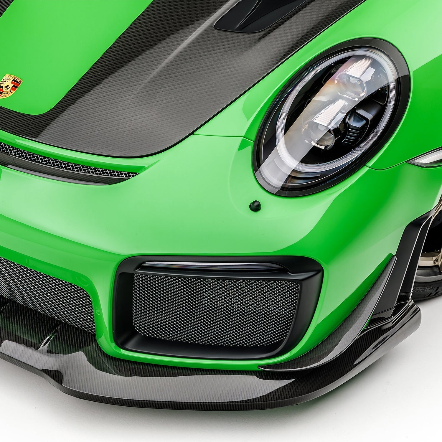 GT2 RS nose and carbon front spoiler, high angled view