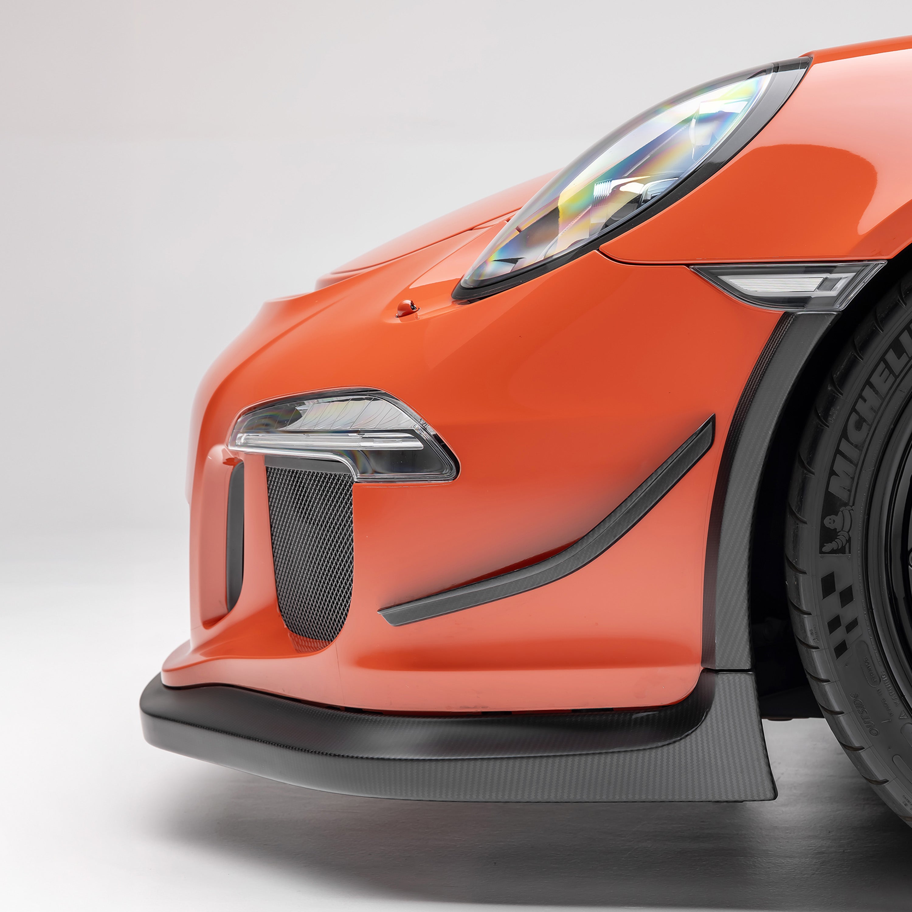 GT3 RS front apron and side, low 3/4 close-up