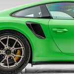 GT2 RS door and rocker with carbon side skirt, side close-up