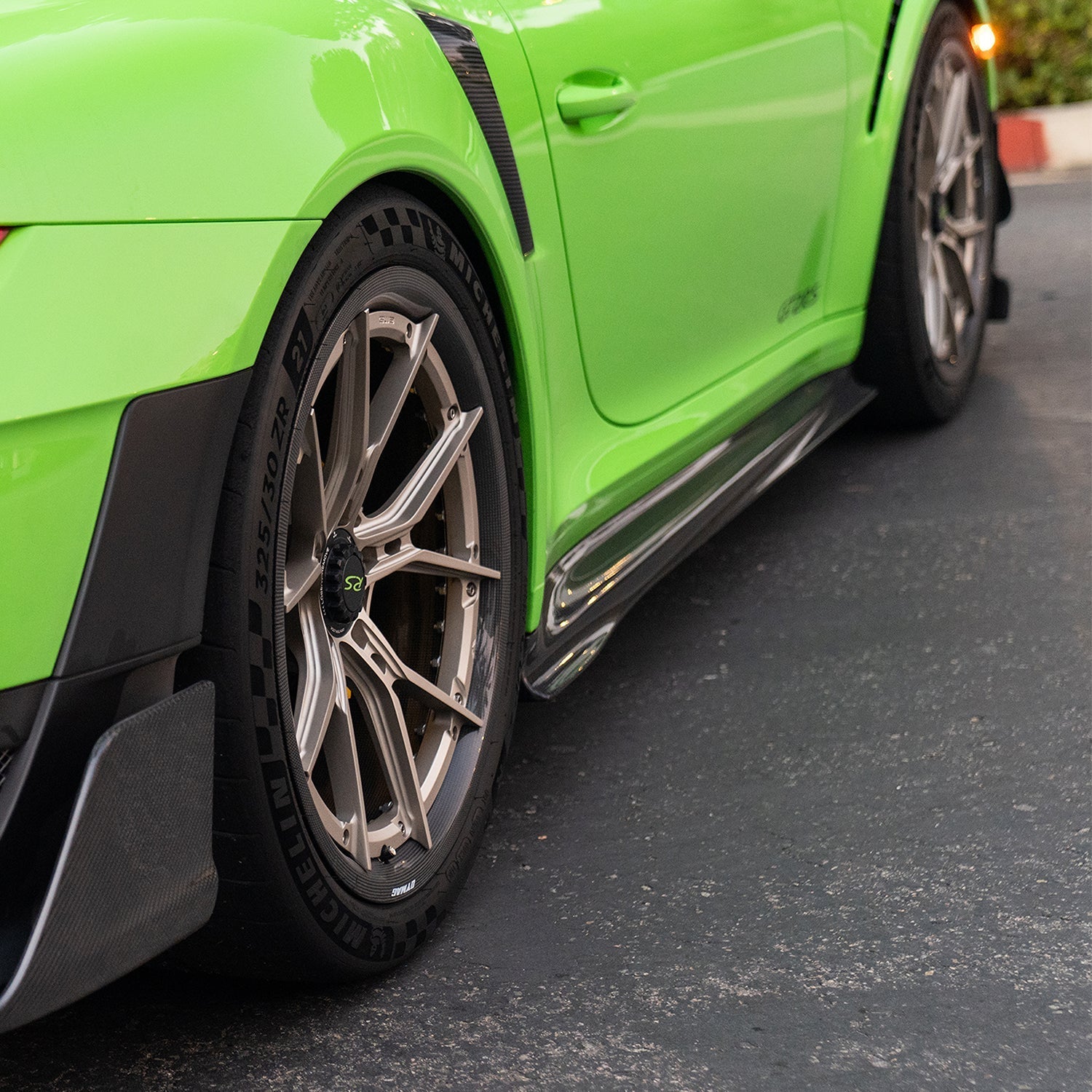 Side skirt front end behind GT2 RS front wheel, outdoor detail