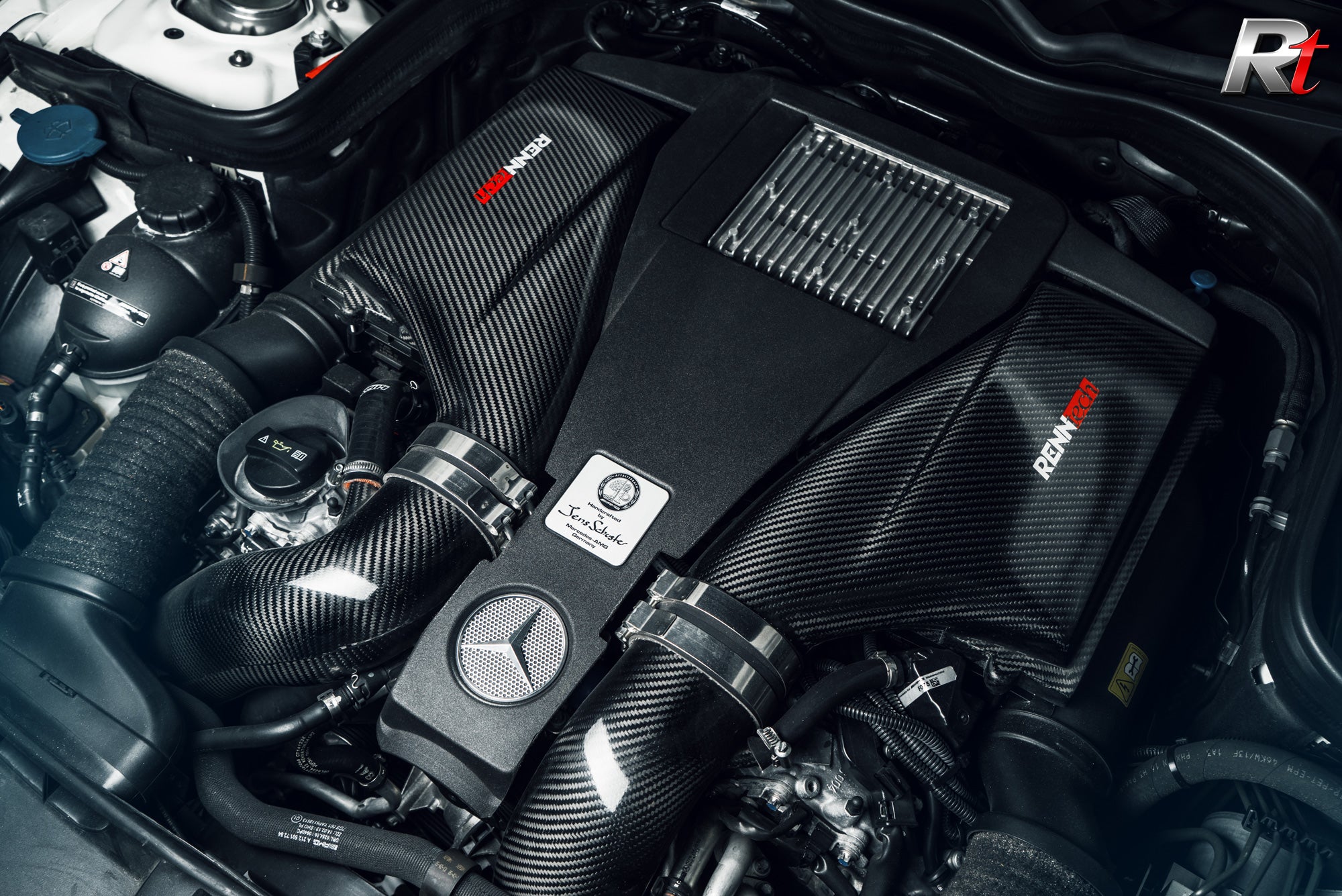M157 engine bay with the RennTech carbon airbox fitted - Carbon Fiber Airbox for the M157 63 AMG models