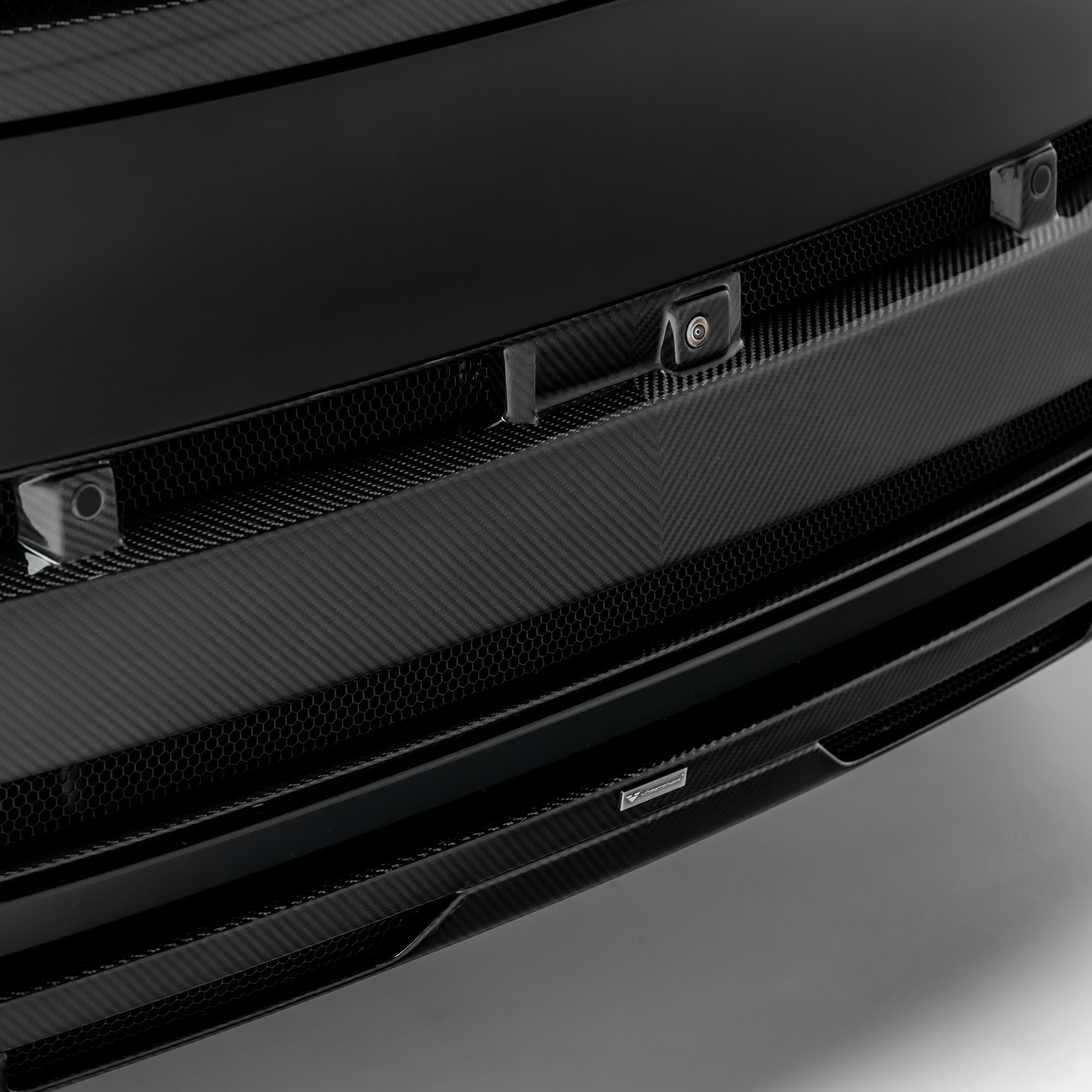 L460 lower bumper carbon grille bar, angled detail