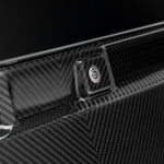 2x2 carbon weave on L460 middle grille with emblem, macro