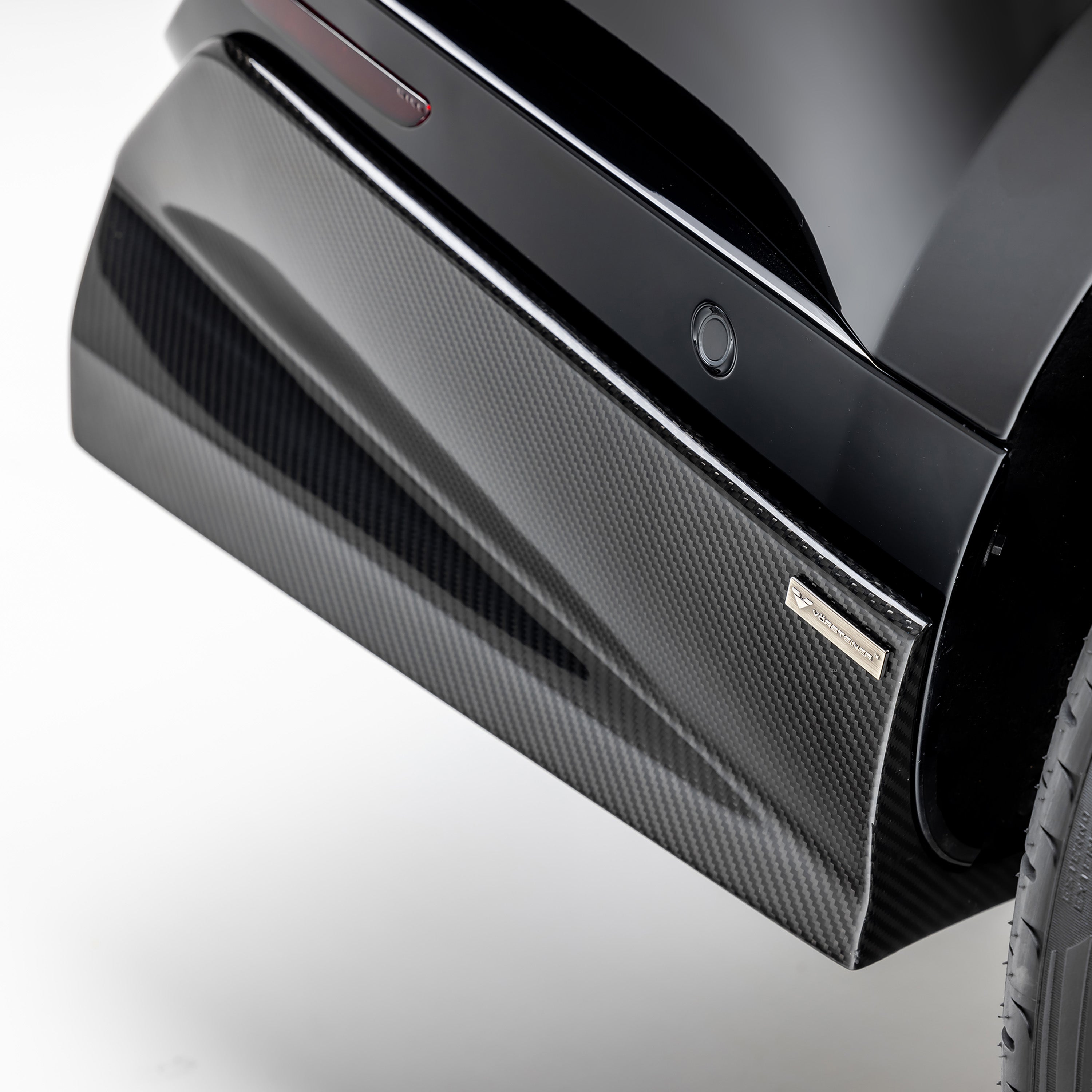 L460 diffuser corner by rear wheel, macro close-up