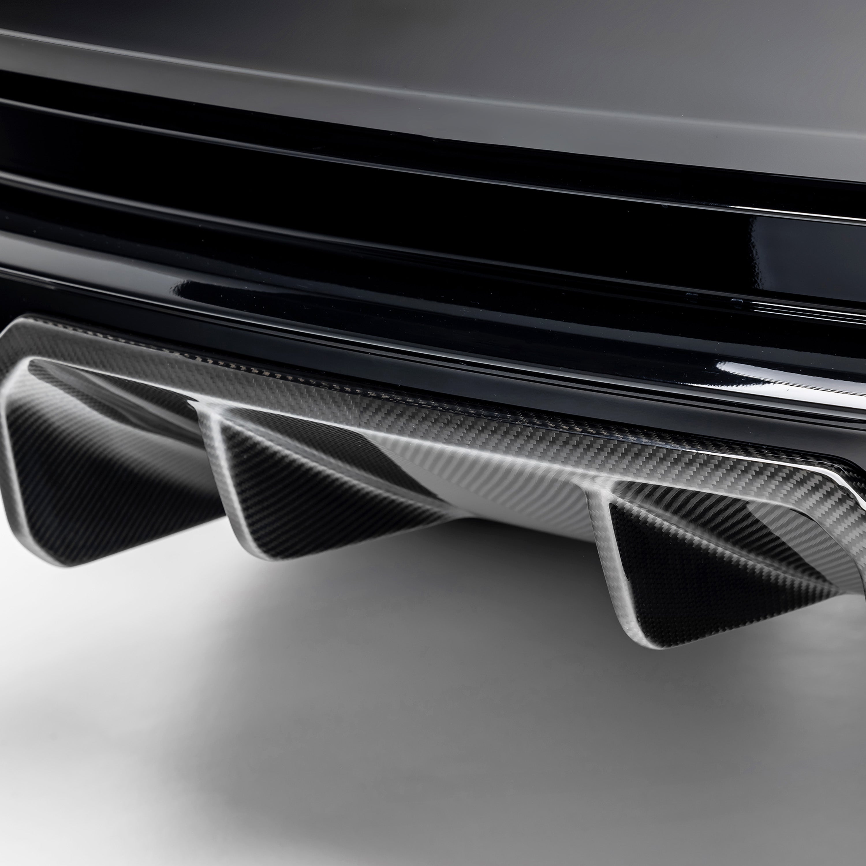 L460 carbon diffuser fins, straight-on low macro view