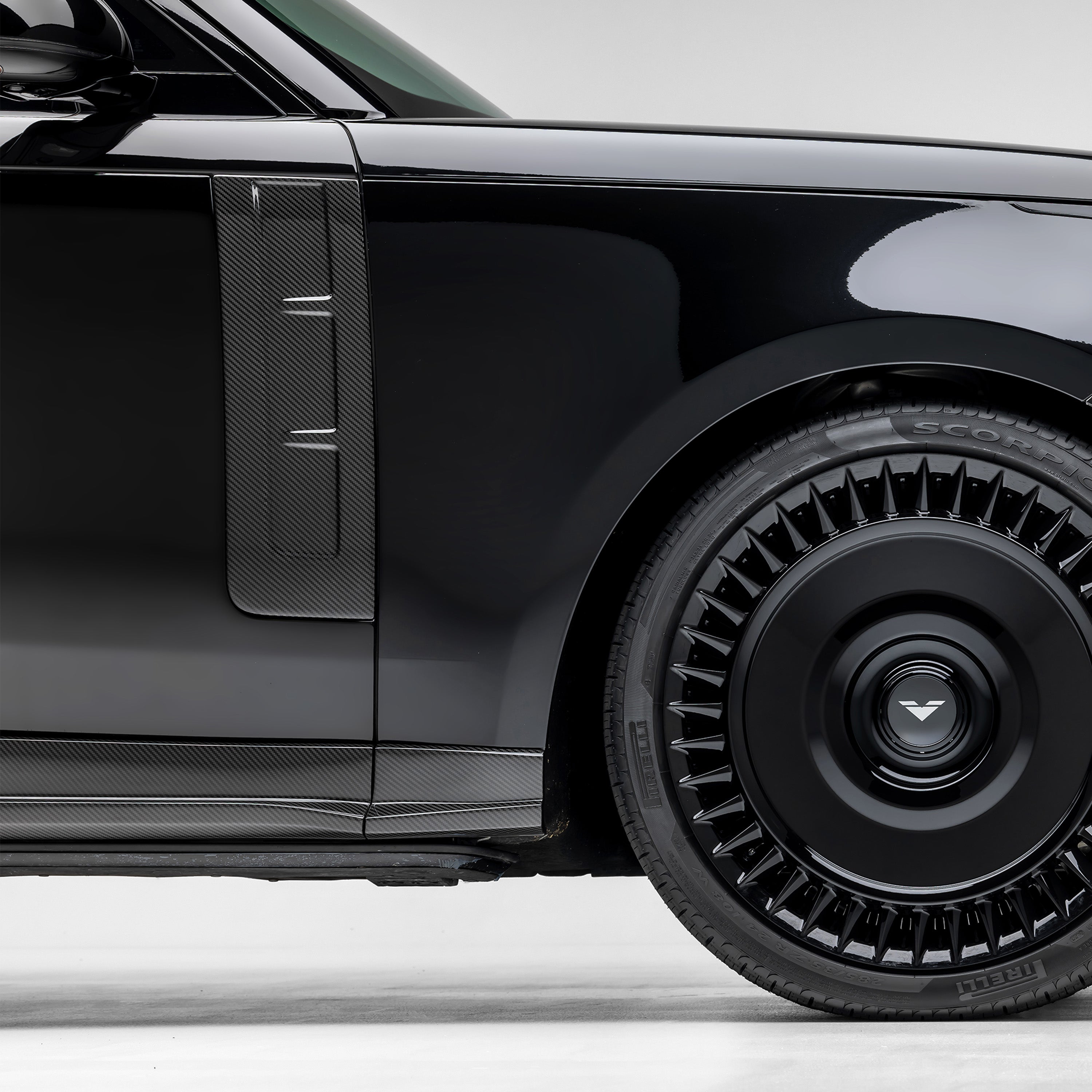 L460 front fender with carbon vent and wheel, side close-up