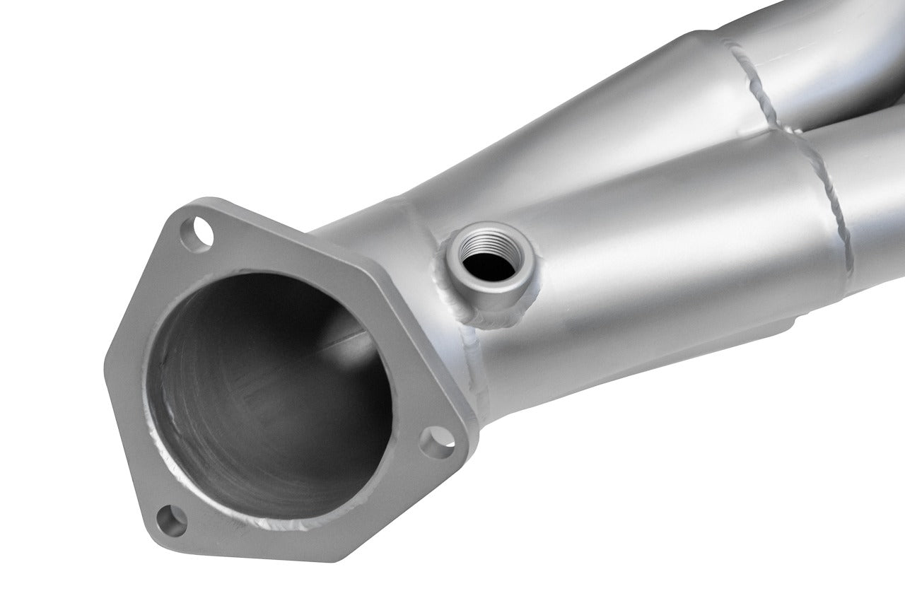 Soul 718 GT4 RS / Spyder RS competition headers: close-up of a header outlet flange and bungs
