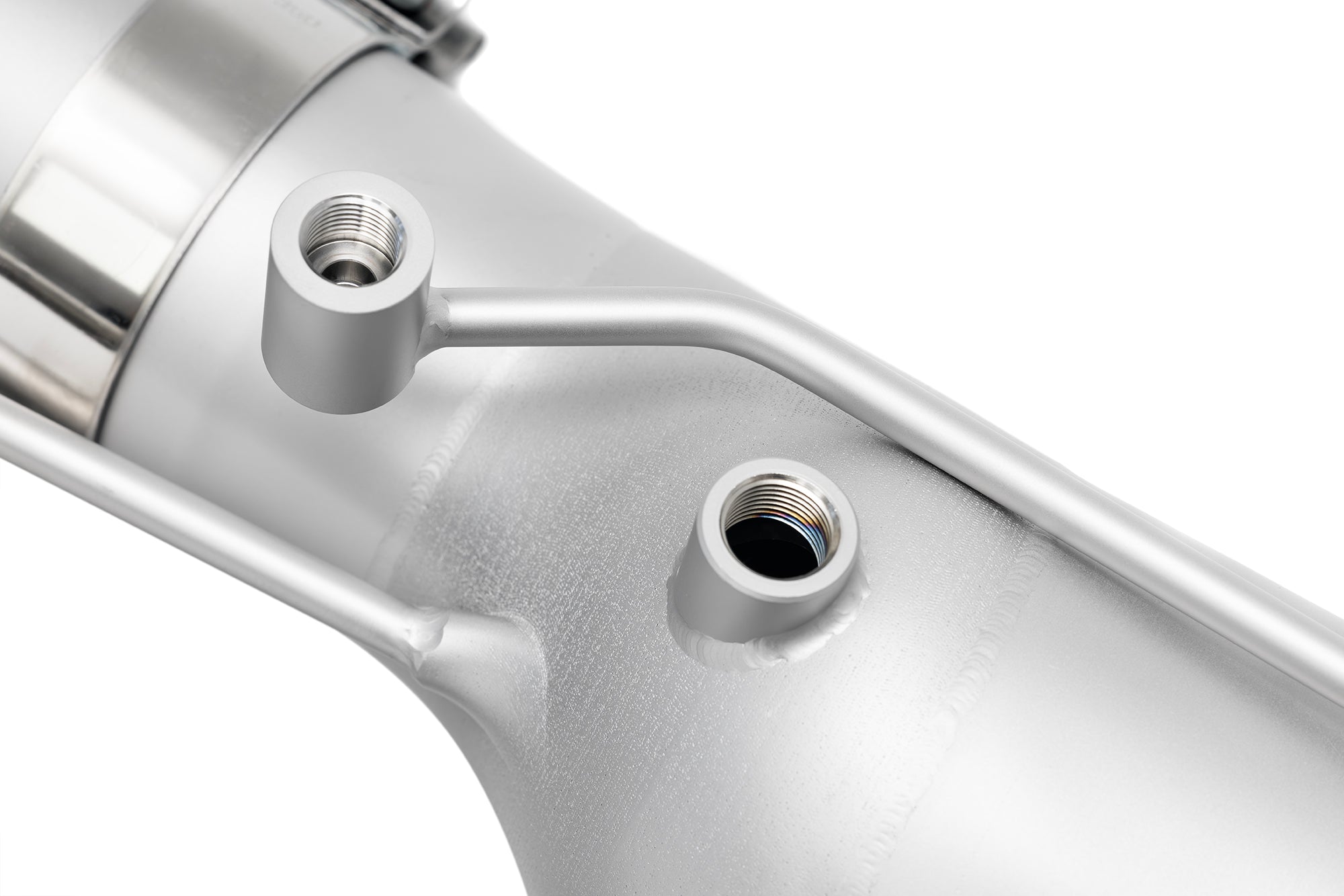 Soul 992.2 Turbo S performance exhaust system: close-up of a pipe bung