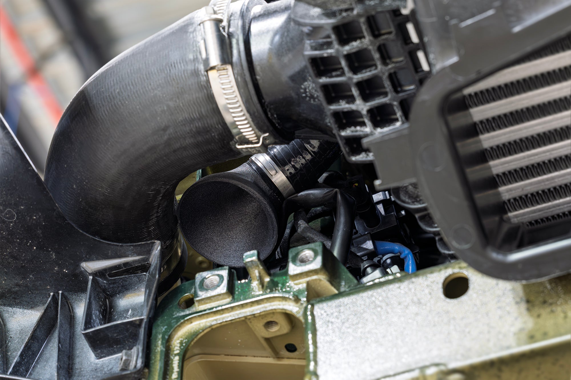 Soul 992.2 Turbo S performance exhaust system: VTA adapter installed in the engine bay