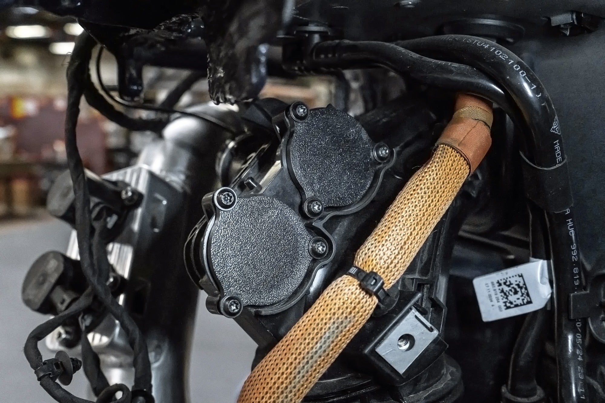 Soul 992.2 Carrera GTS vta charge pipe: charge pipe area in the engine bay