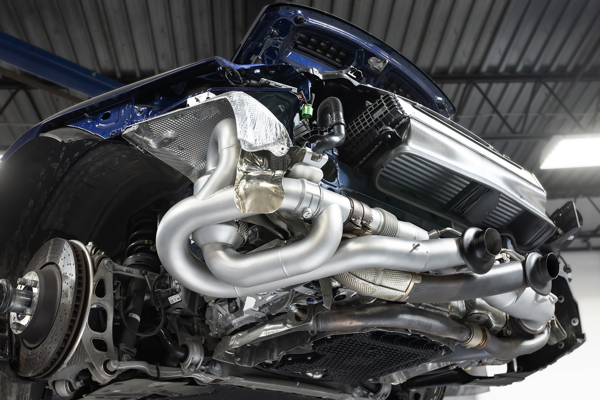 Soul 992.2 Carrera GTS valved exhaust system: valved exhaust installed in the rear bay