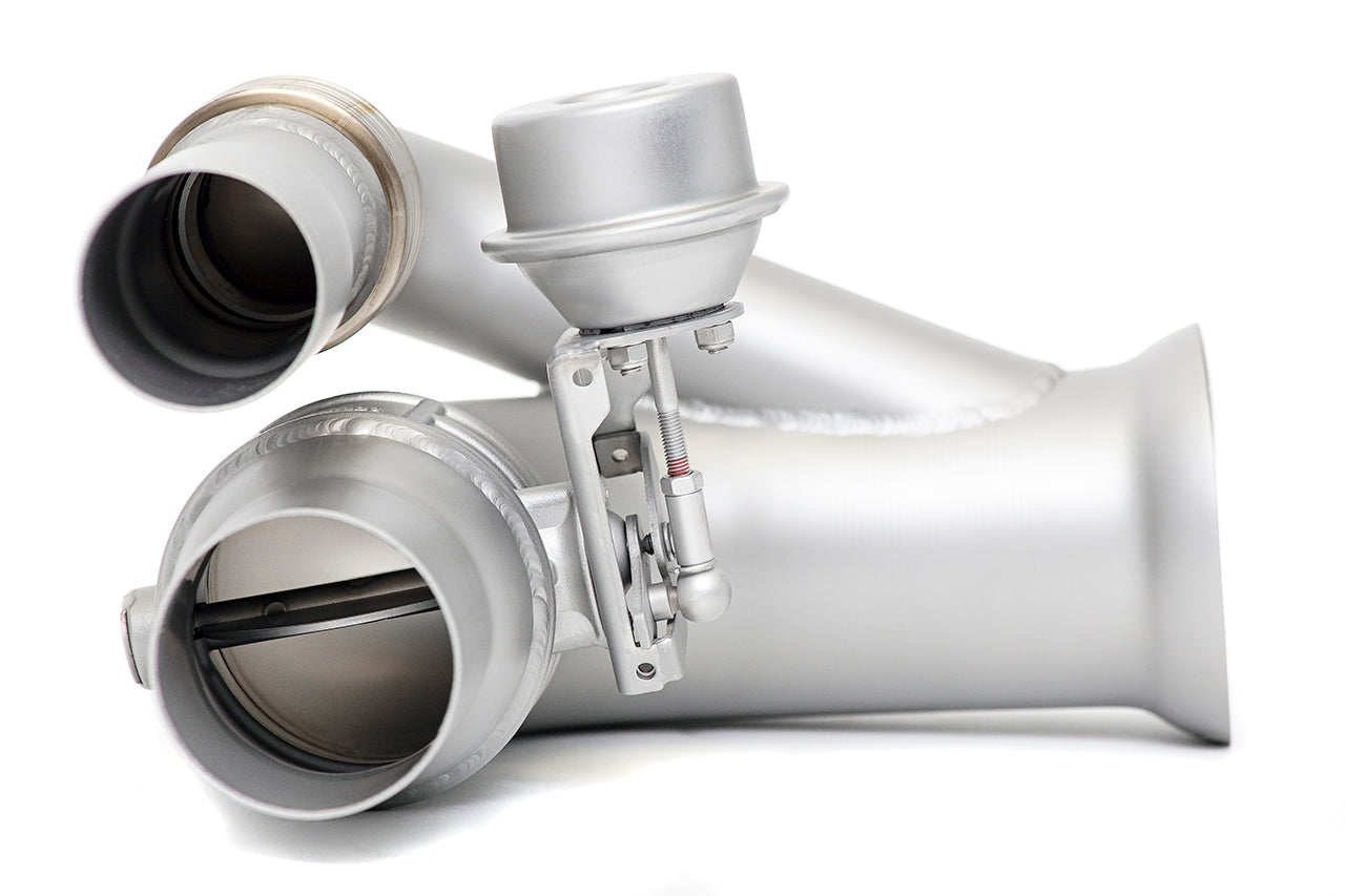 Soul 991 GT3 / GT3 RS modular competition exhaust package: close-up of a pipe junction and valve