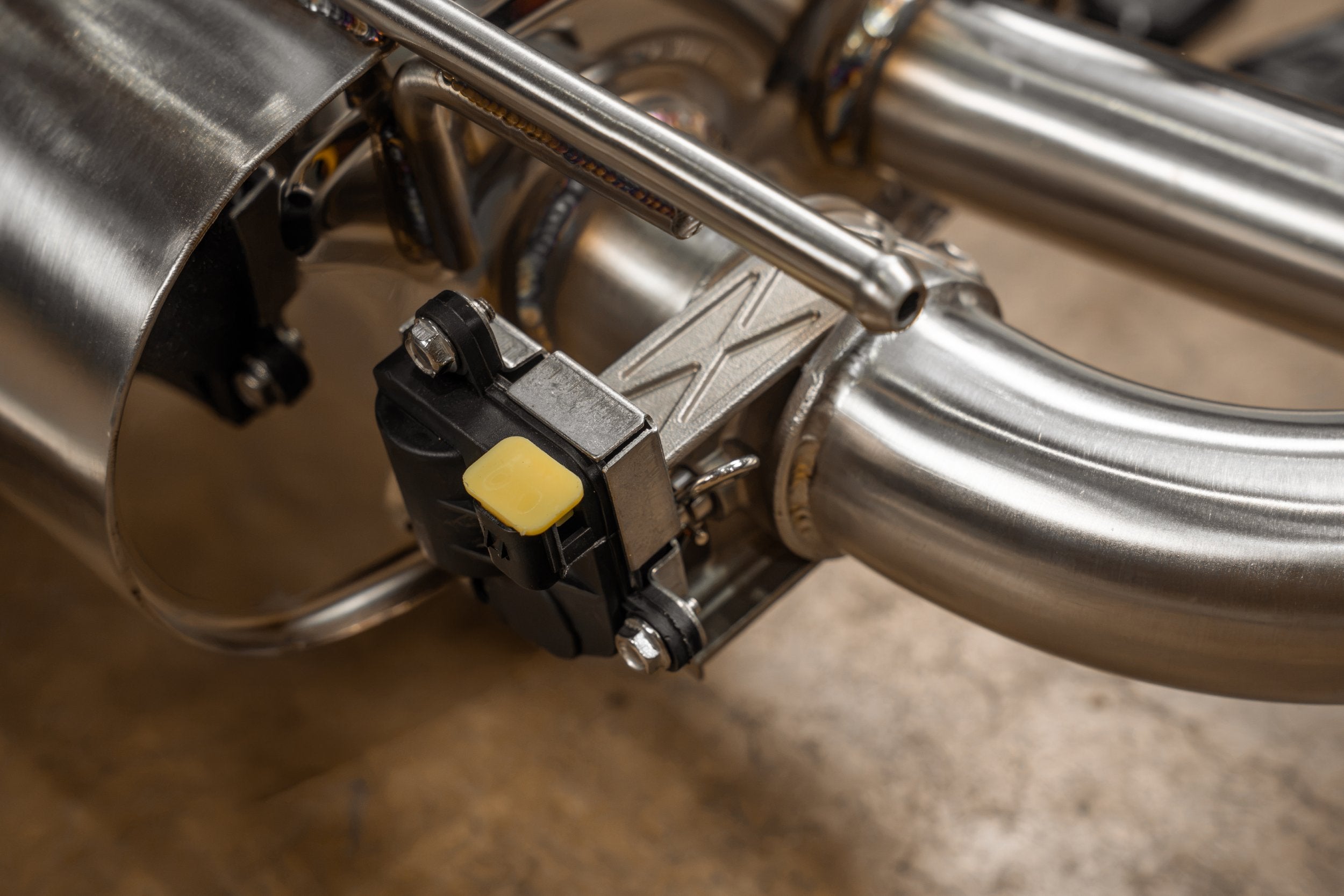 Electronic valve actuator attached to the SHUTO muffler outlet