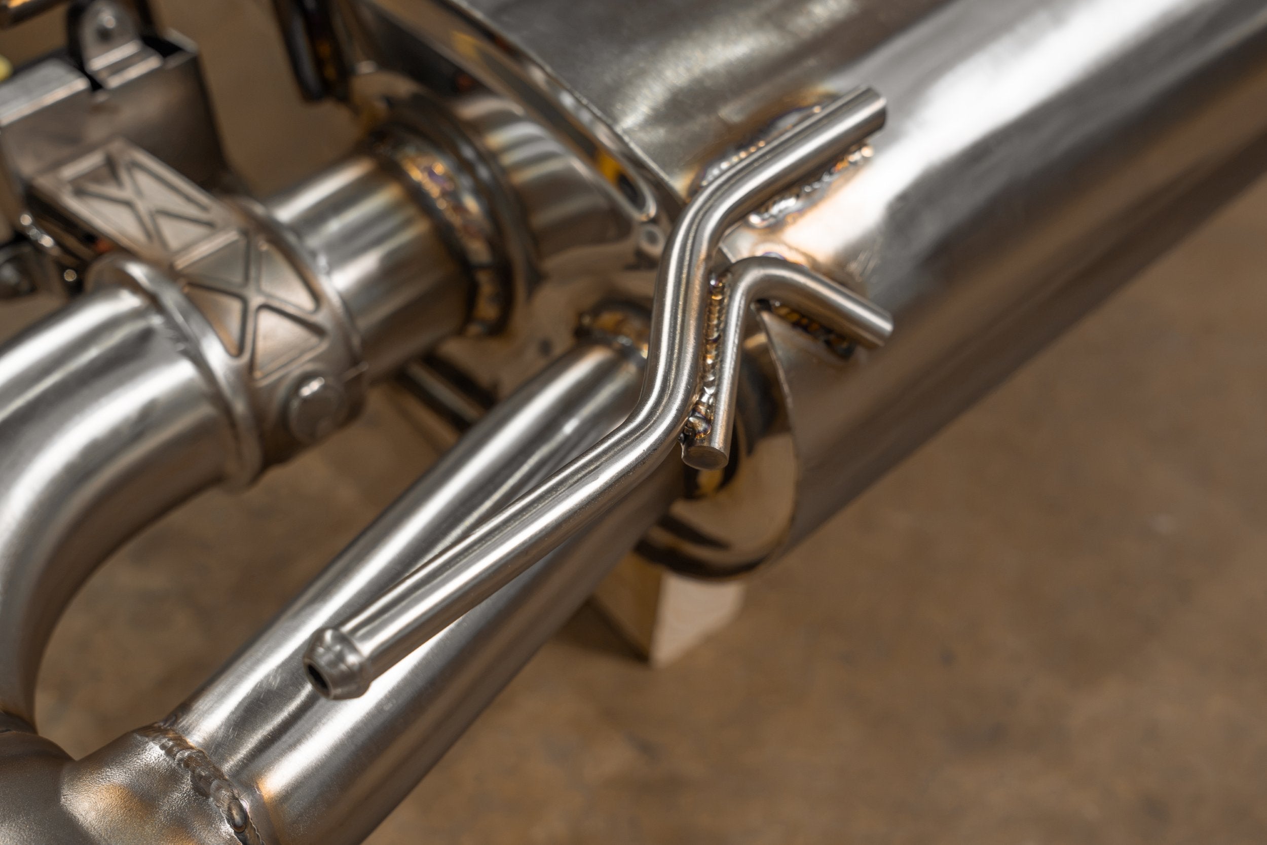 SHUTO muffler hanger and welded outlet tubing detail