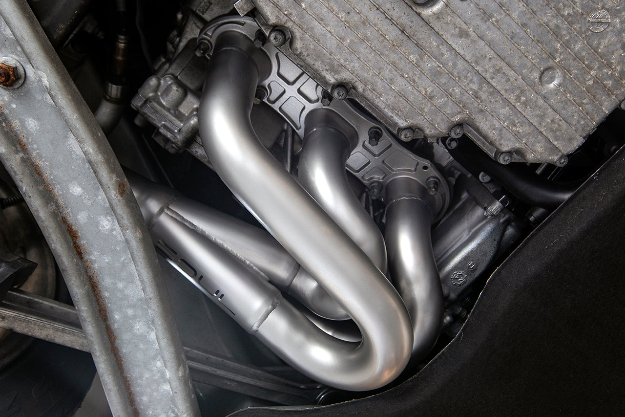 Soul 981 GT4 / Spyder competition headers: header installed, close view from below