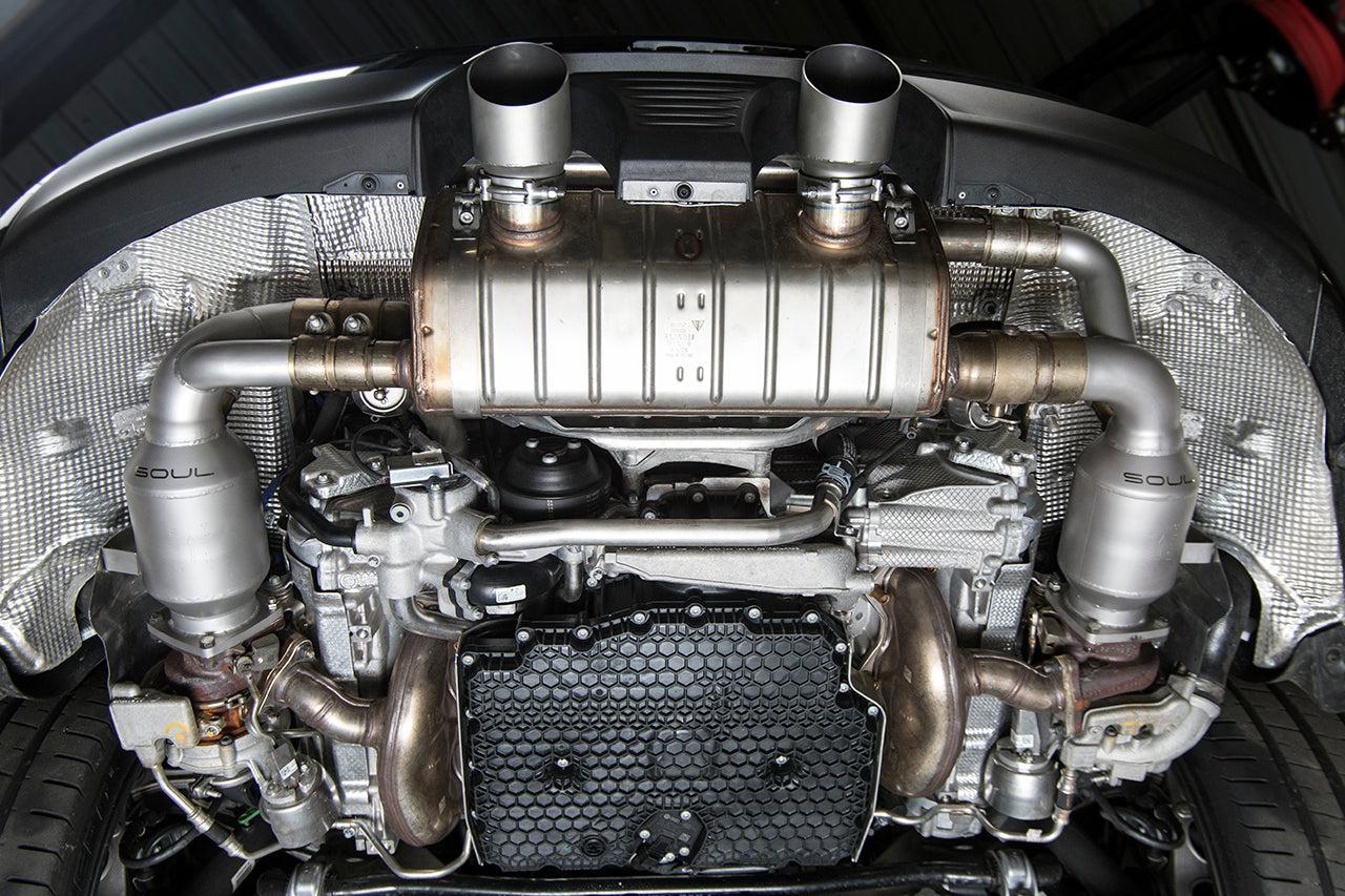 Soul 991.2 Carrera PSE sport cats / cat bypass pipes: sport cats installed, rear view from below