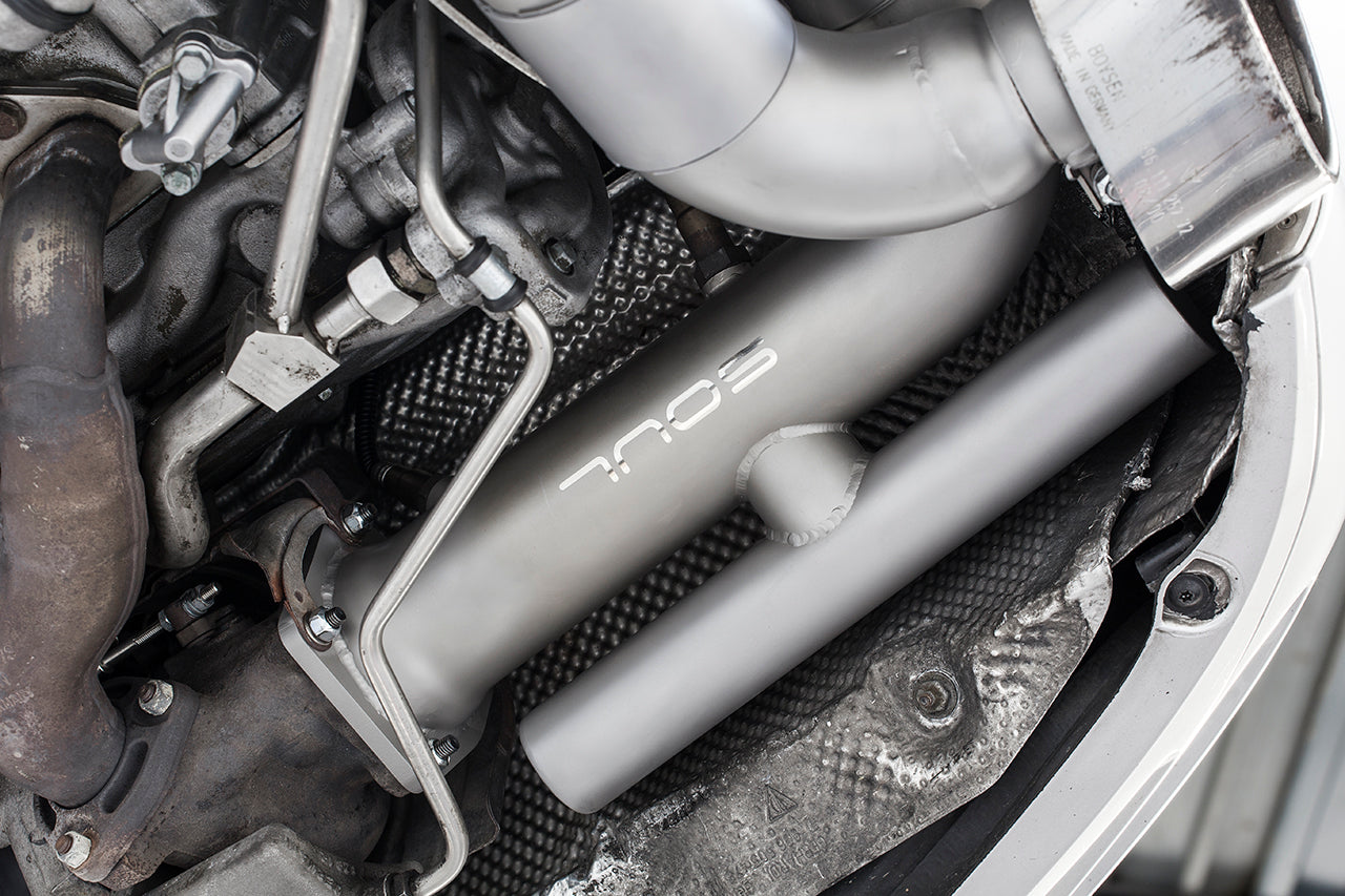 Soul 996 Turbo competition x-pipe exhaust system: exhaust installed beside the turbo