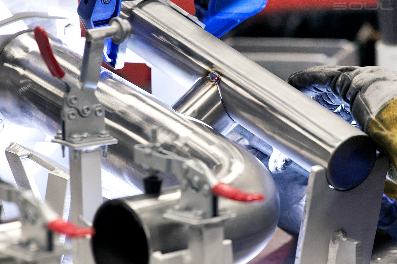 Soul 997.1 Turbo competition x-pipe exhaust system: exhaust installed in the shop