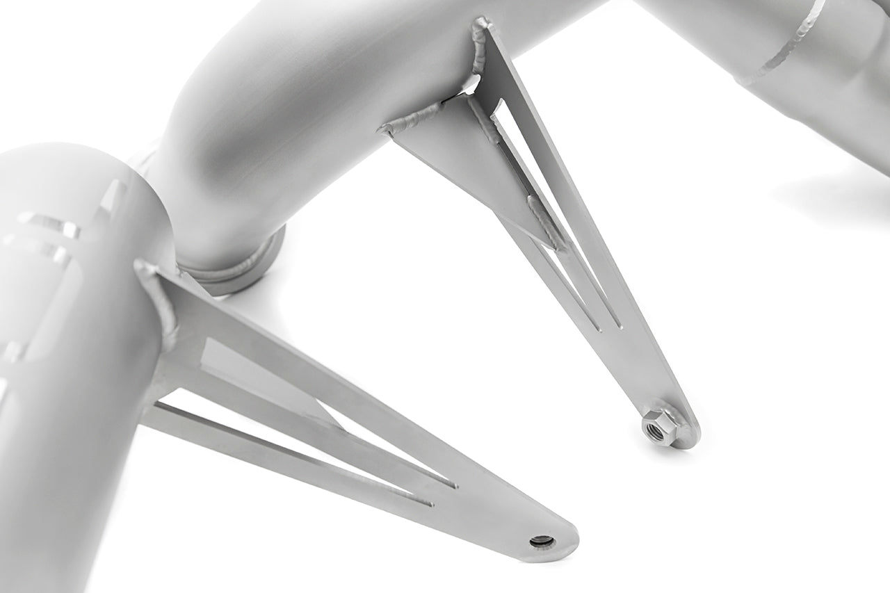 Soul Huracan LP610 / LP580 race exhaust system: close-up of a pipe hanger bracket