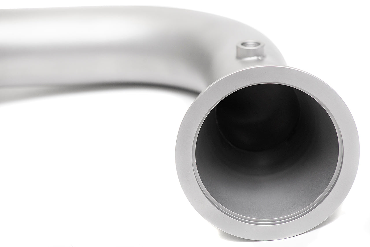Soul RS Q8 catted / catless downpipes: close-up of a pipe flange and bend