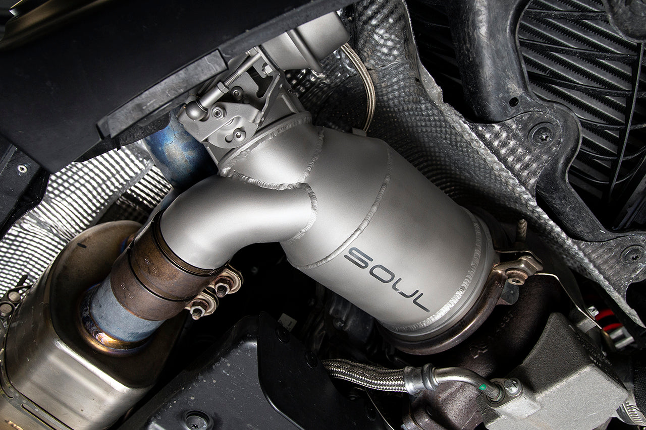 Soul 991.2 GT2 RS sport cats / cat bypass pipes: sport cat installed beside the turbo