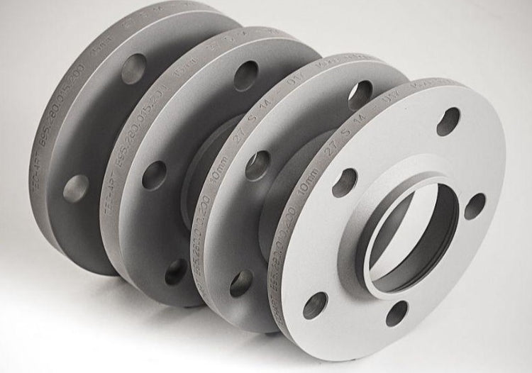 A front view of TECHART Spacer kit 2 x 7 mm Porsche 718 Cayman / Boxster