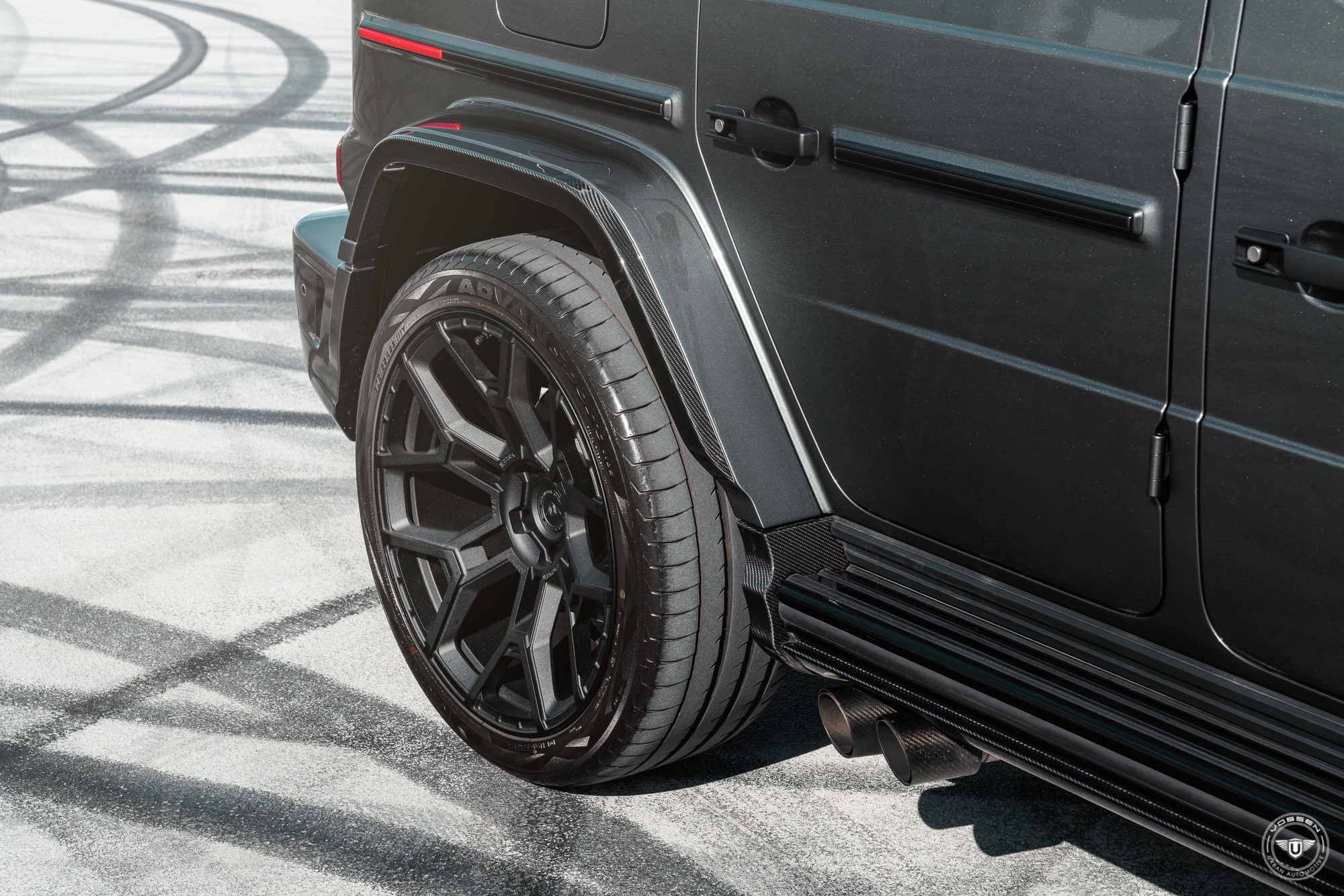 Close-up of the Urban Widetrack carbon fender arch on a G63 W463A