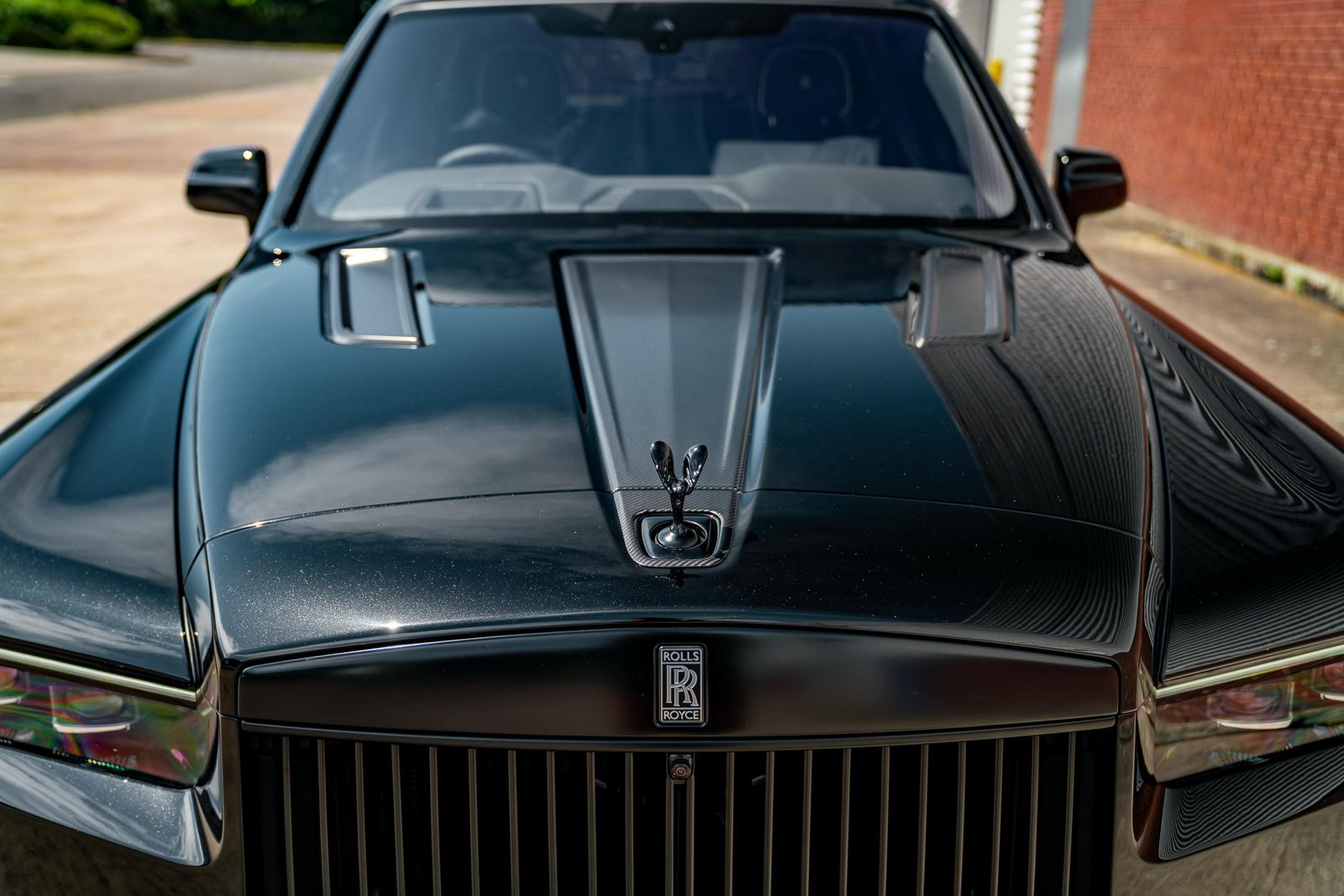 Carbon hood and grille of the Urban Widetrack Cullinan from above