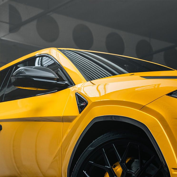 Mirror cover and front Widetrack arch on the Urban Urus Performante