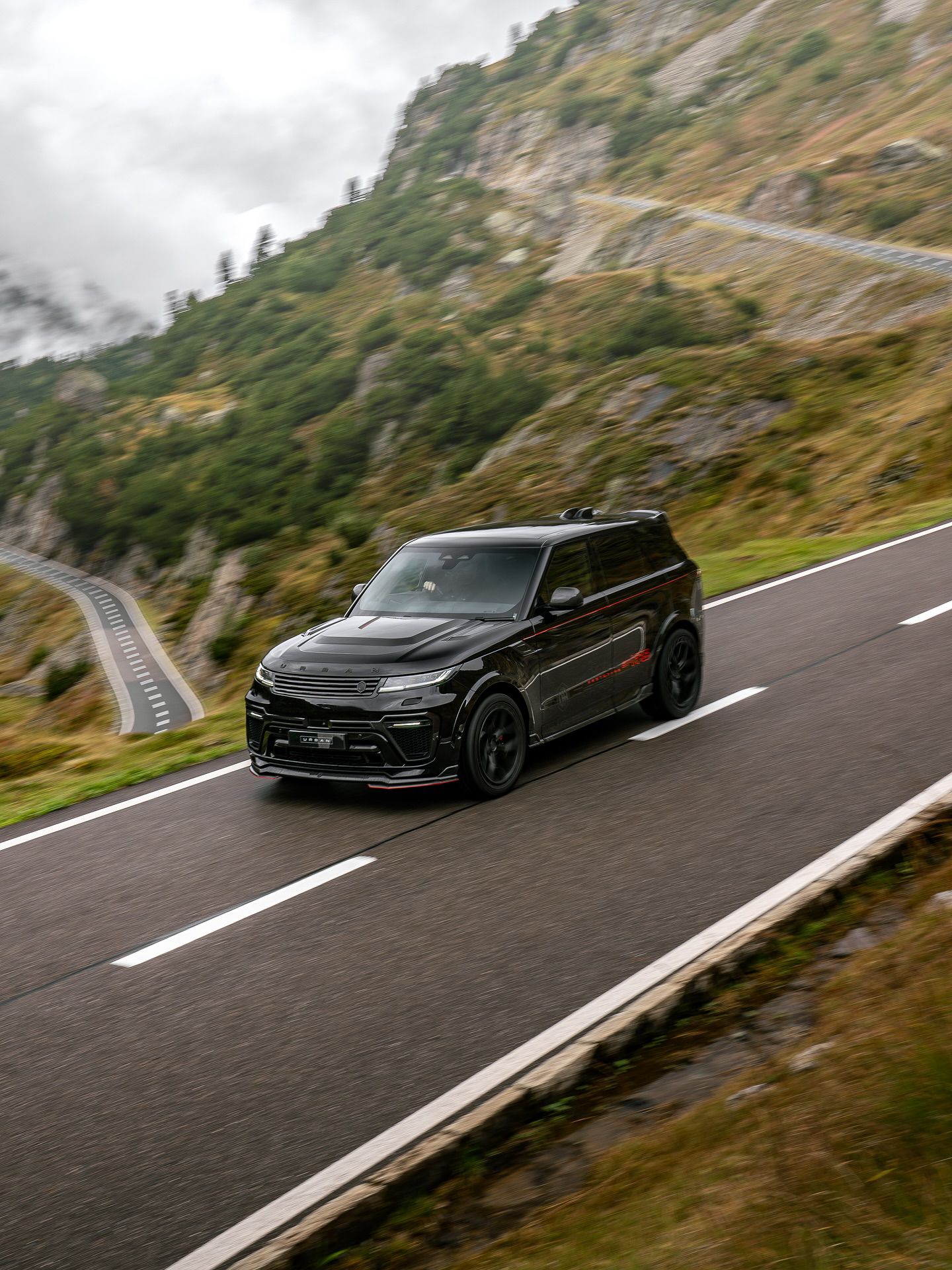 Urban XRS Range Rover Sport L461 on a mountain road