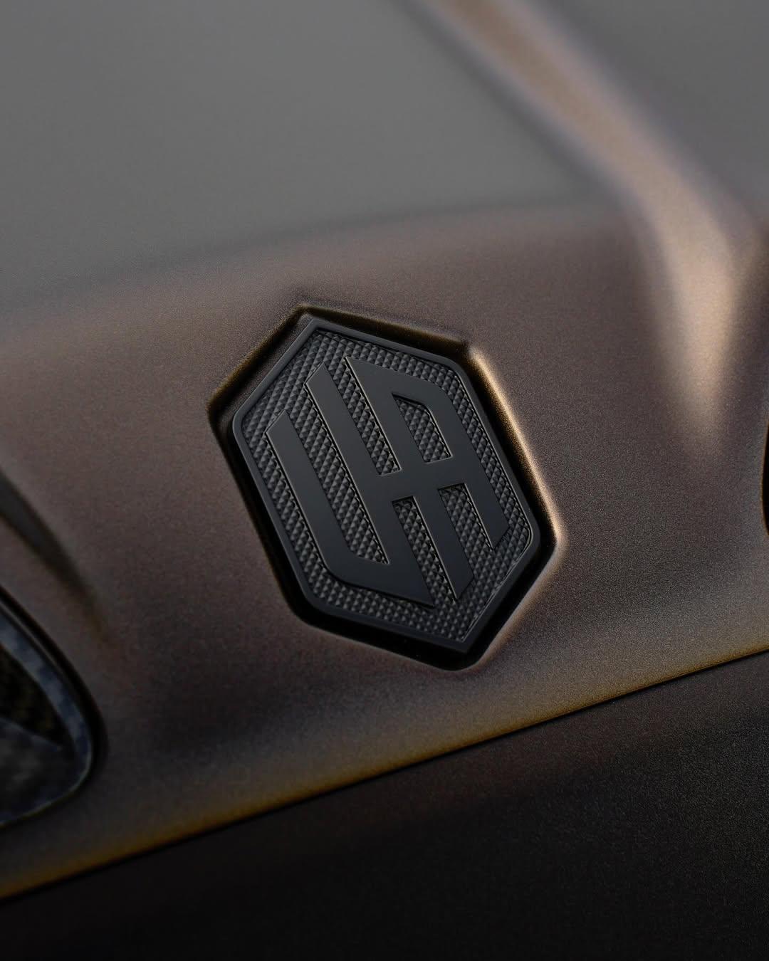 Urban front grille center icon on the G63 W465