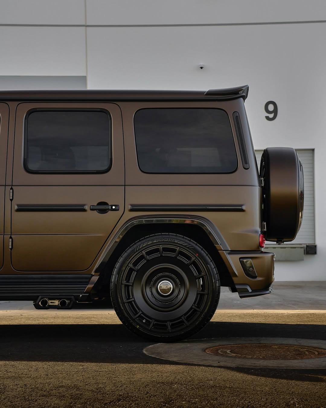 Side view of the Urban Widetrack G63 W465 with carbon arches and sills