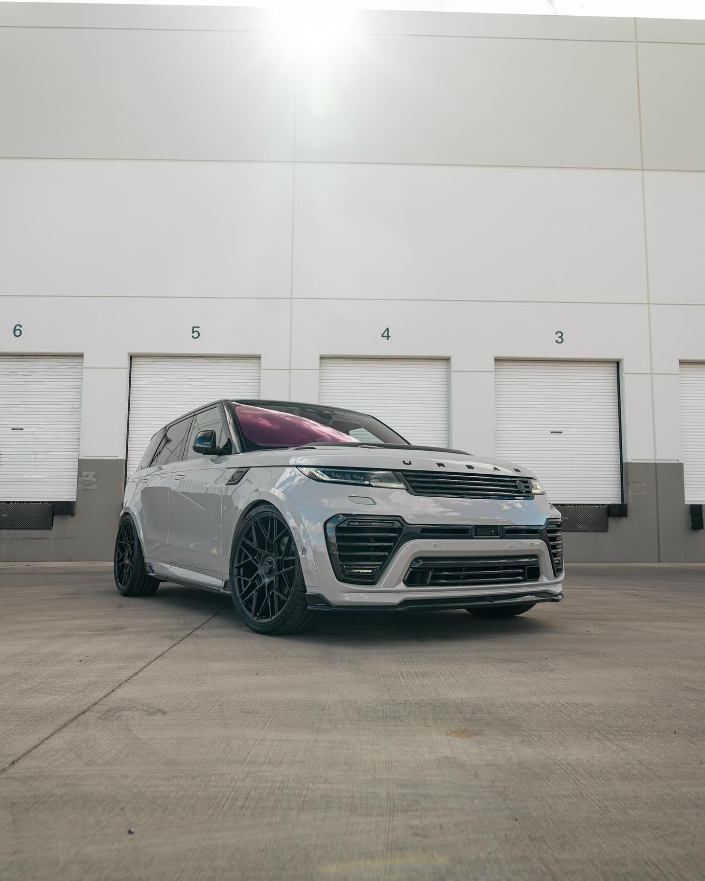 White Urban Widetrack Range Rover Sport L461, front three-quarter view
