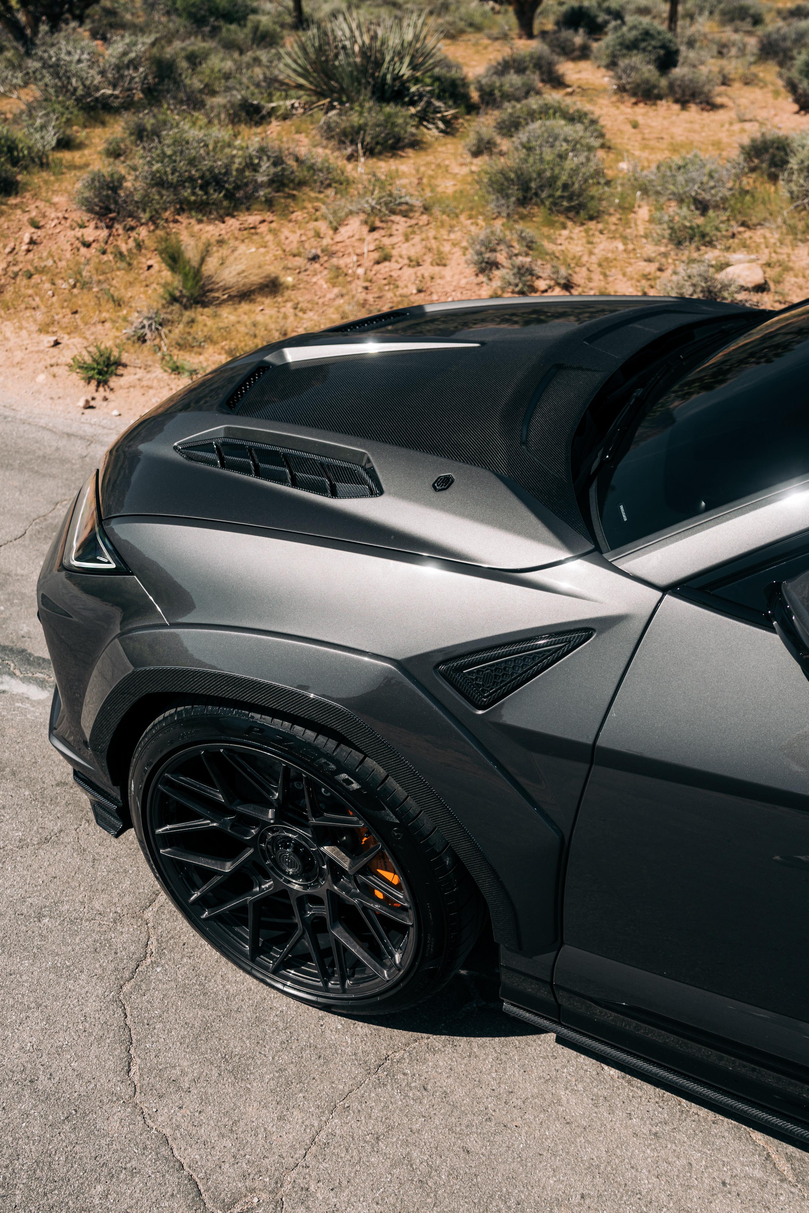 Front corner of the Urban Widetrack Urus SE with vented carbon bonnet