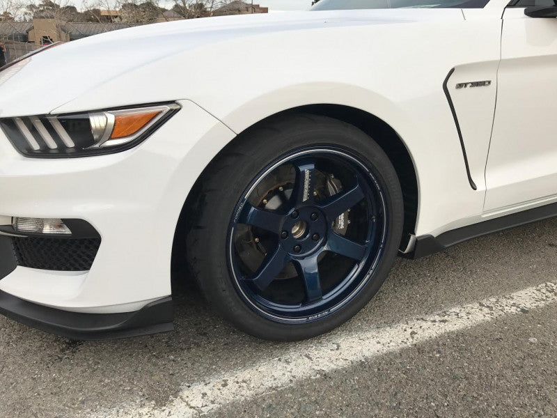 A side close up view of Ford Mustang Shelby GT350 with its wheel fitted with AP Racing by Essex Radi-CAL ENP Competition Brake Kit (Front CP9660/372mm)