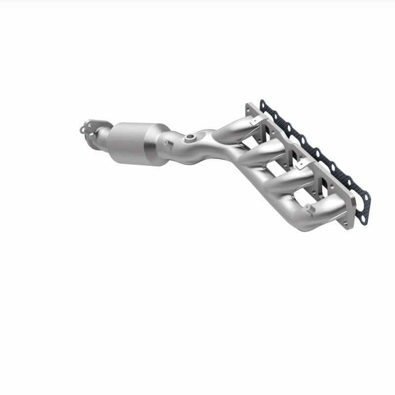 MagnaFlow 5582357 carb manifold converter, opposite rear three-quarter view of the turntable spin