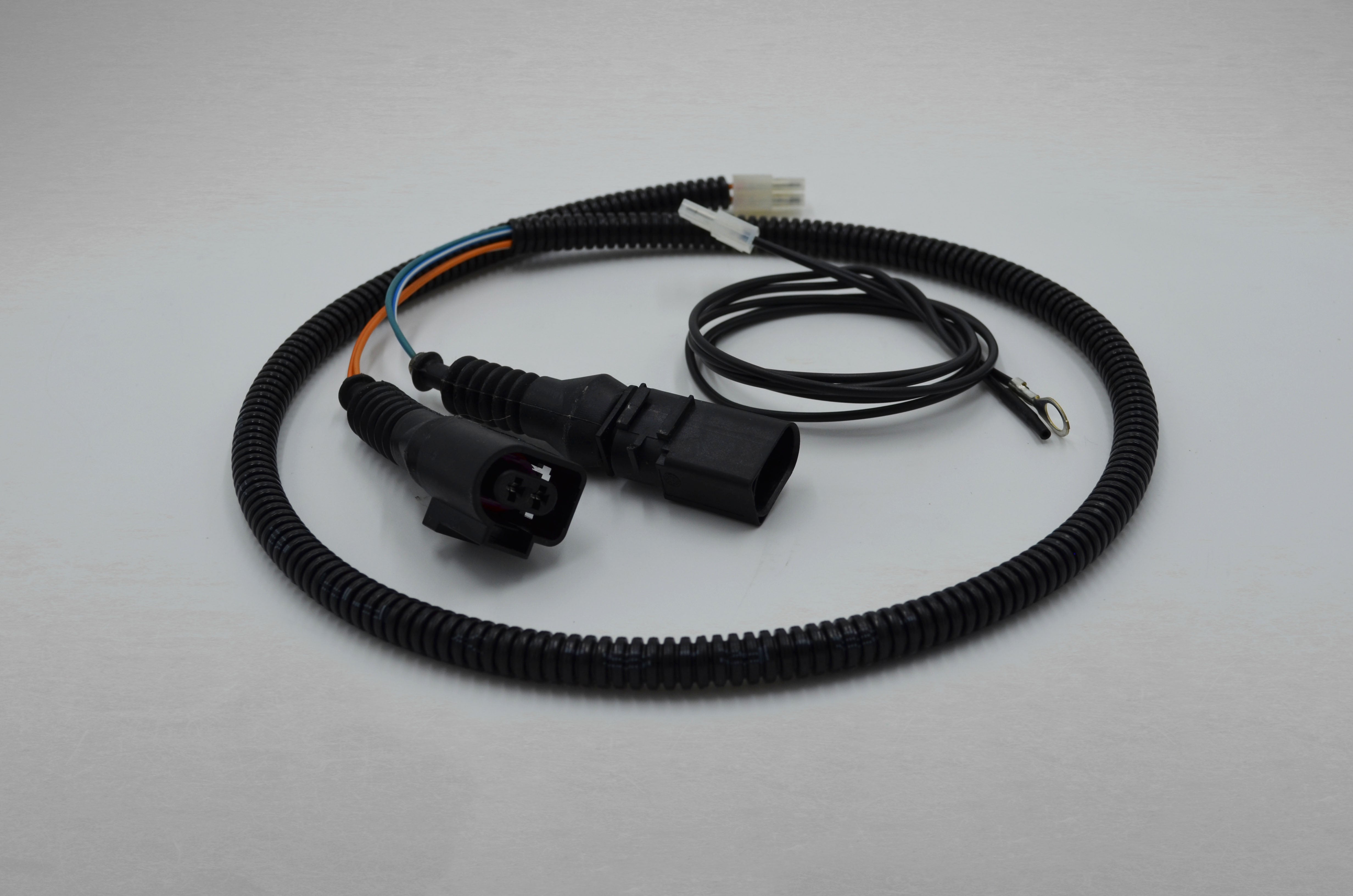 Wiring harness with connectors from Capristo Lamborghini exhaust valve remote kit
