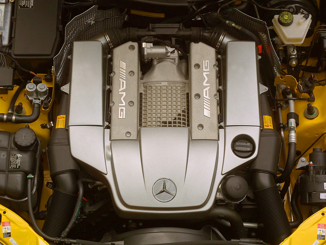 C 32 AMG engine bay with the RennTech package parts fitted - R1 Performance Package for the 2002-2004 SLK 32 AMG