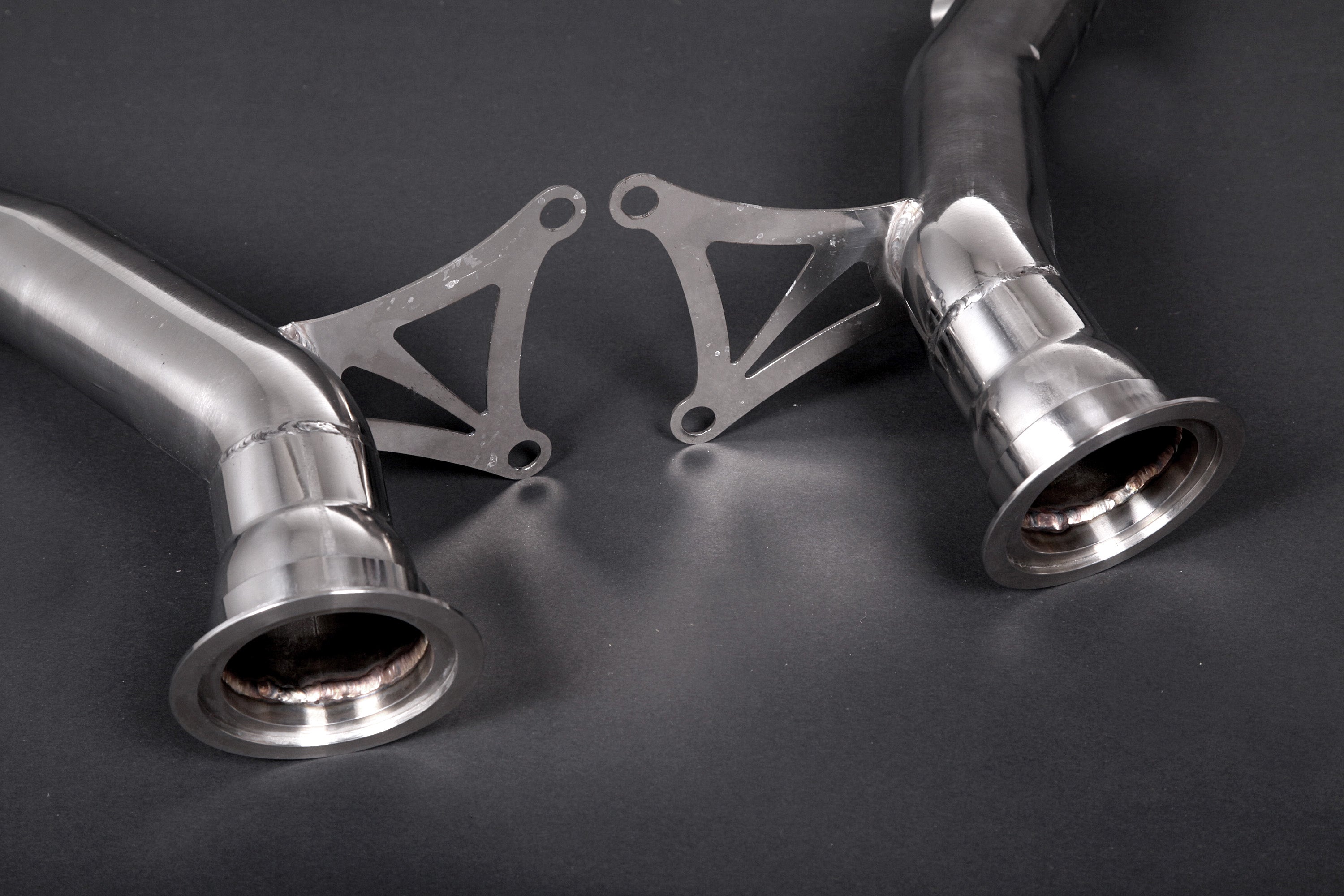 Capristo cat spare pipes for the Ferrari 458, flange close-up