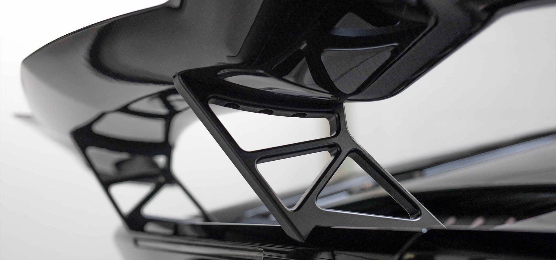 Close-up of the Urban carbon rear wing and billet pylons on a Lamborghini Huracan