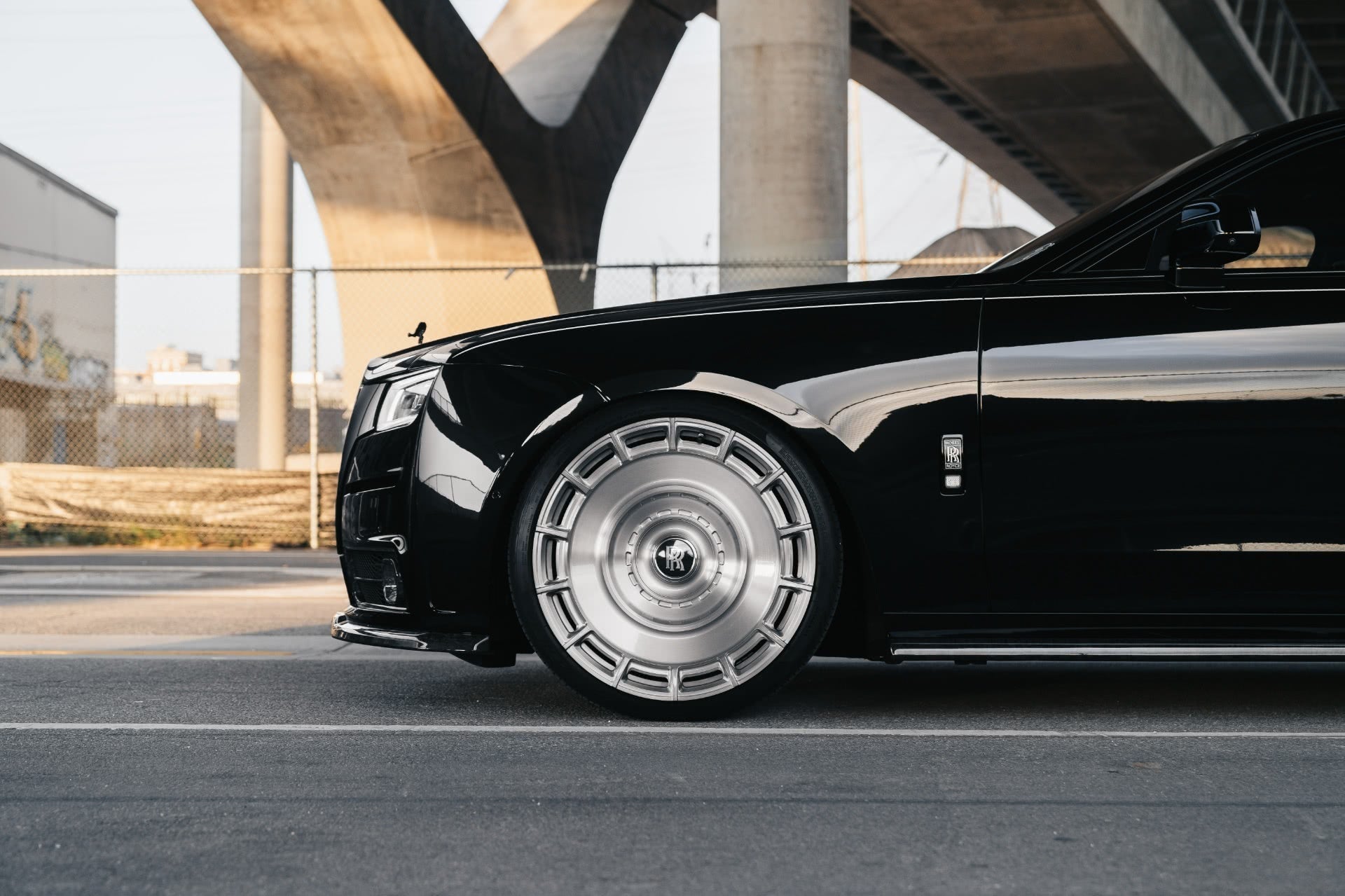 Front bumper and lower door sill on the Urban Rolls-Royce Ghost