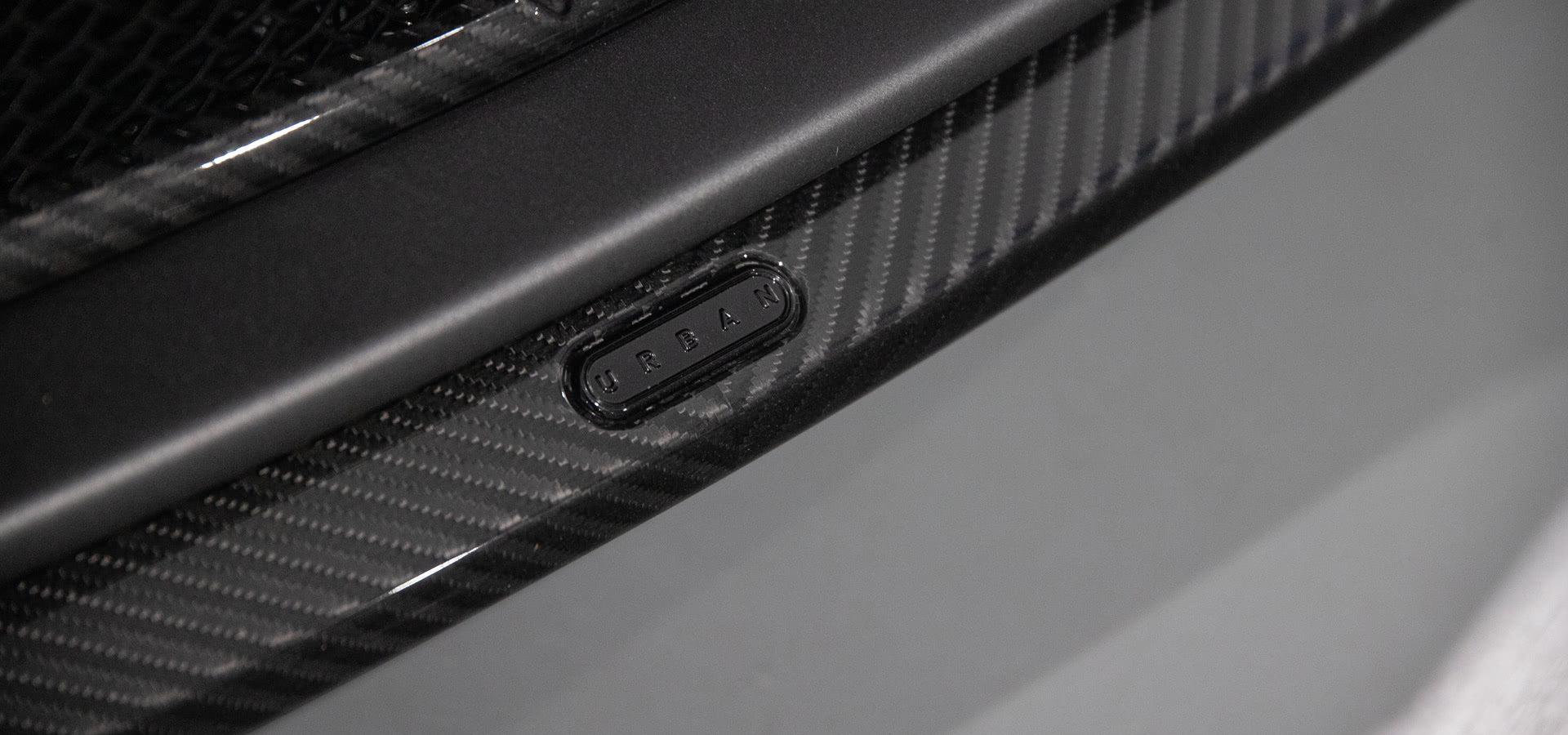 Visual carbon front splitter on the Urban Continental GT