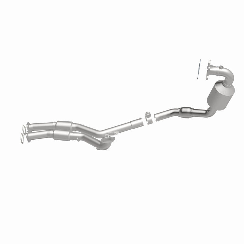 MagnaFlow 5582647 carb manifold converter, side view of the turntable spin