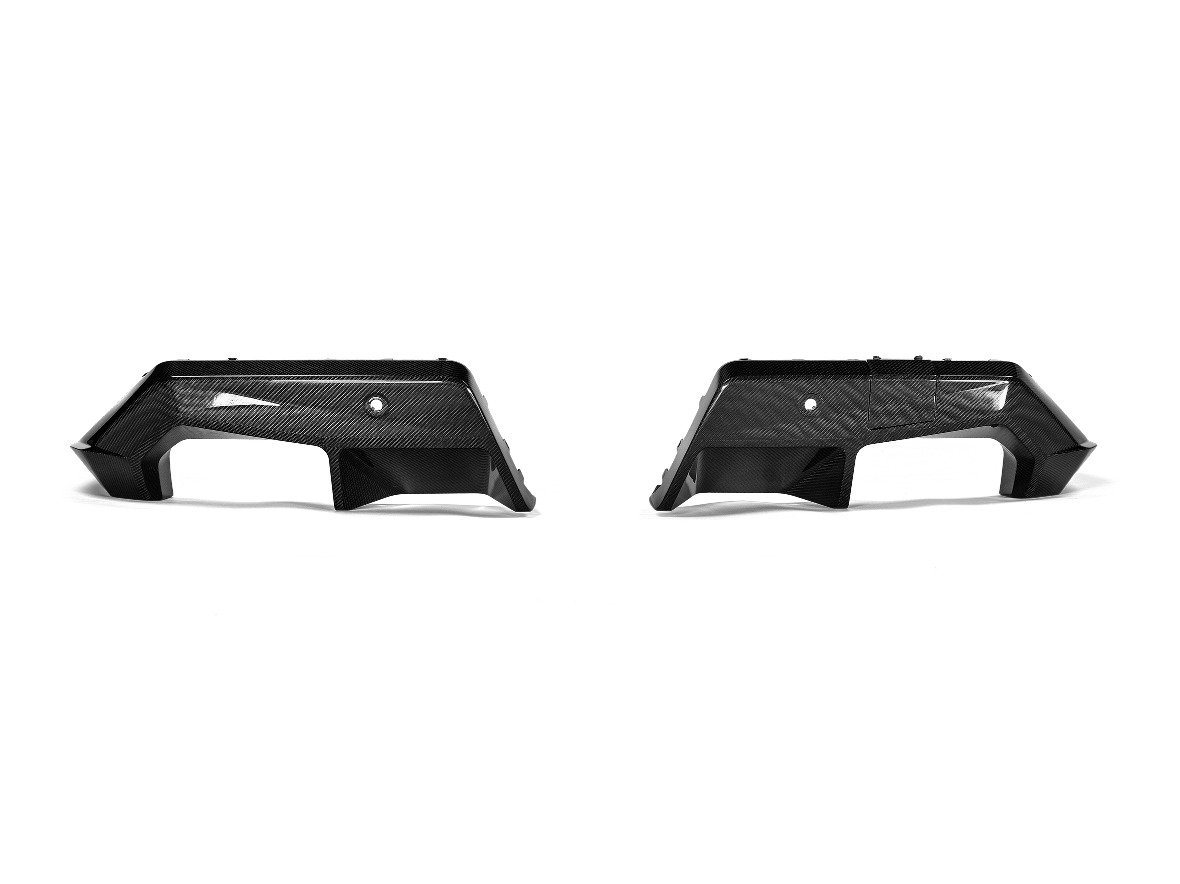 Akrapovic Rear Carbon Fibre Diffuser - High Gloss DI-BM/CA/11/G for BMW M5 (G90) 2025-2026, close-up